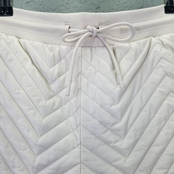 Athleta Apres Ski Shorts Women's 8 Solstice Quilted Cream Pull On Pockets NEW - Picture 2 of 16